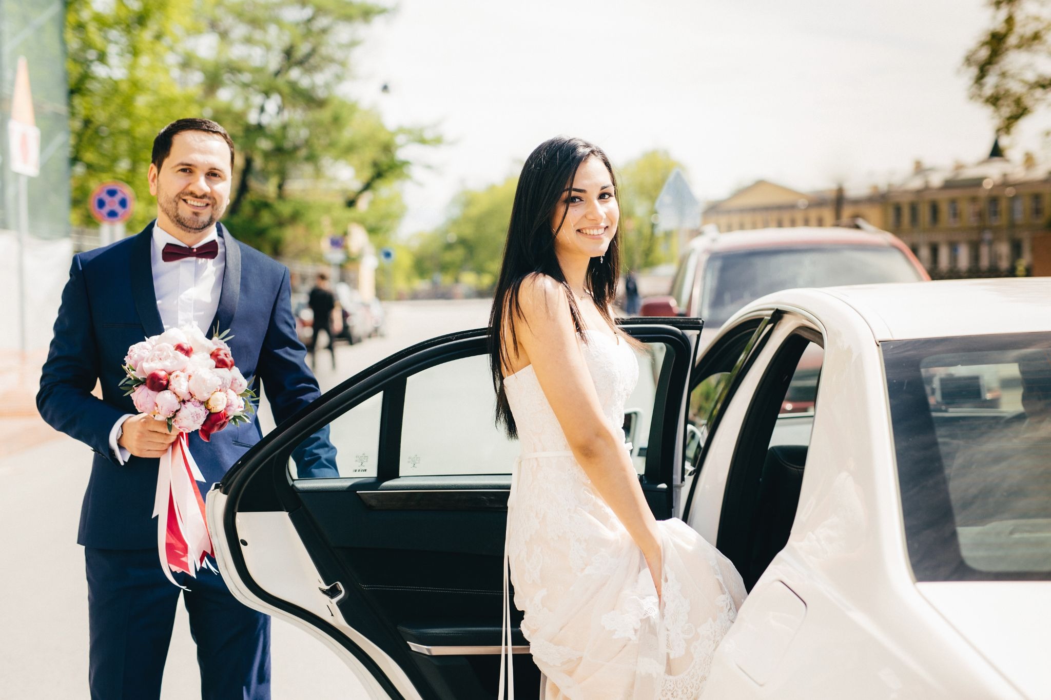 How to Choose the Best Wedding Day Transportation